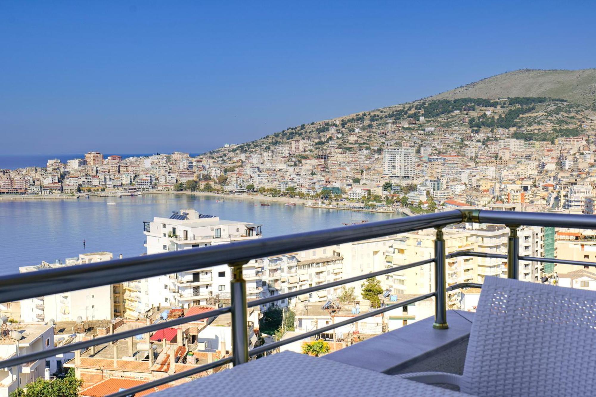 Hotel Mediterrane Саранда Экстерьер фото