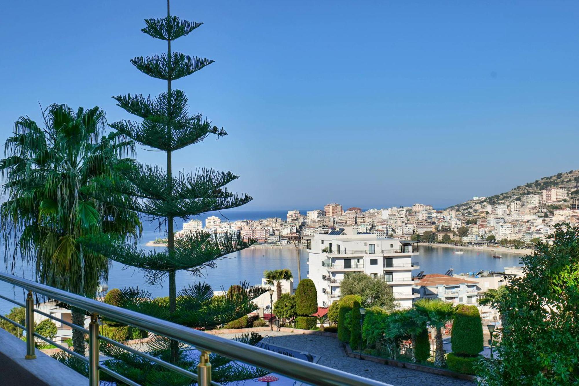 Hotel Mediterrane Саранда Экстерьер фото