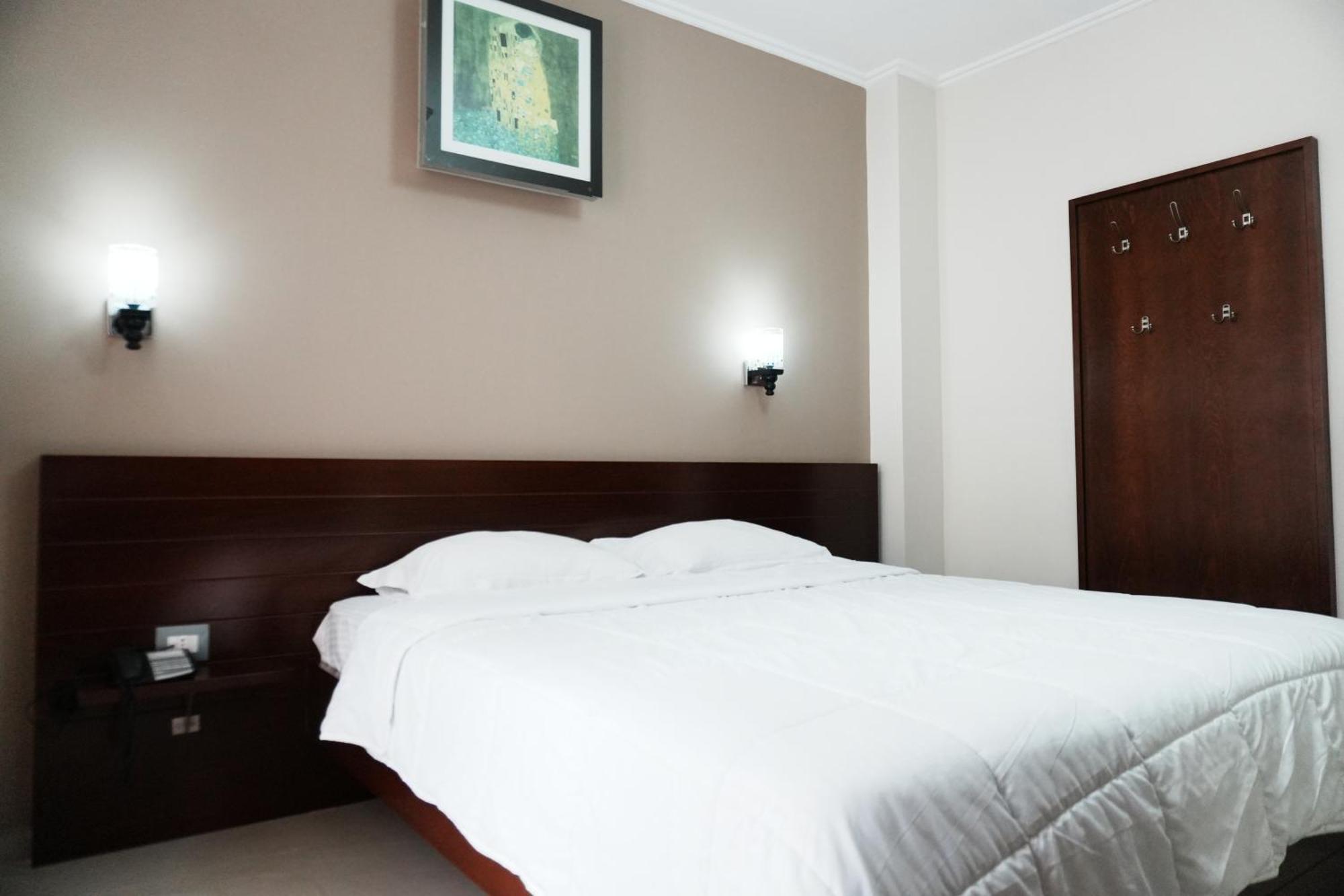 Hotel Mediterrane Саранда Экстерьер фото