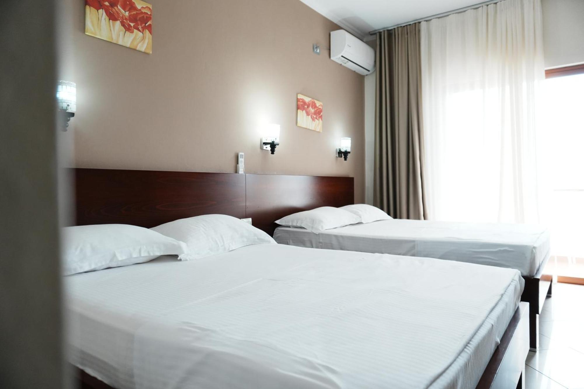Hotel Mediterrane Саранда Экстерьер фото