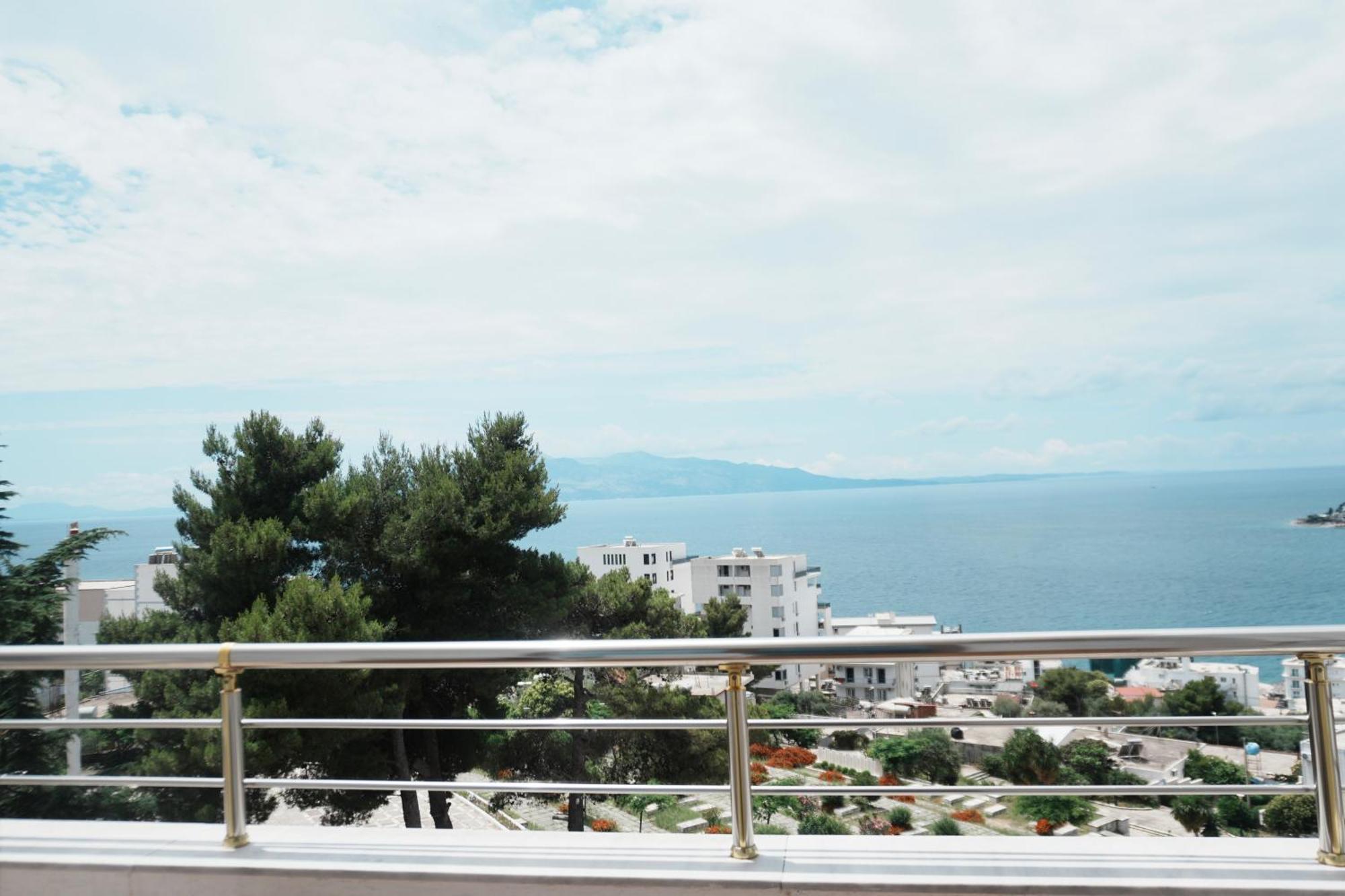 Hotel Mediterrane Саранда Экстерьер фото