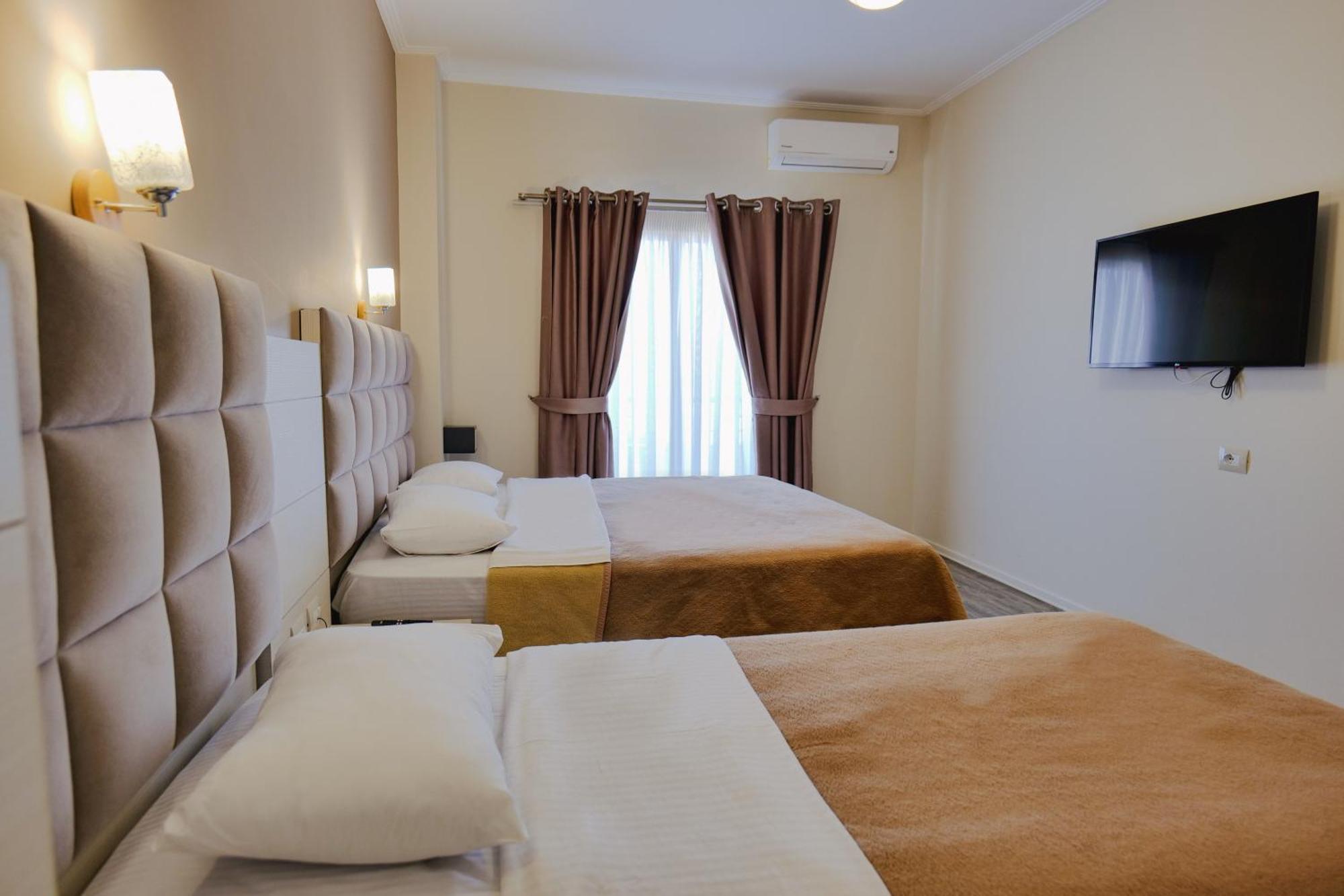 Hotel Mediterrane Саранда Экстерьер фото