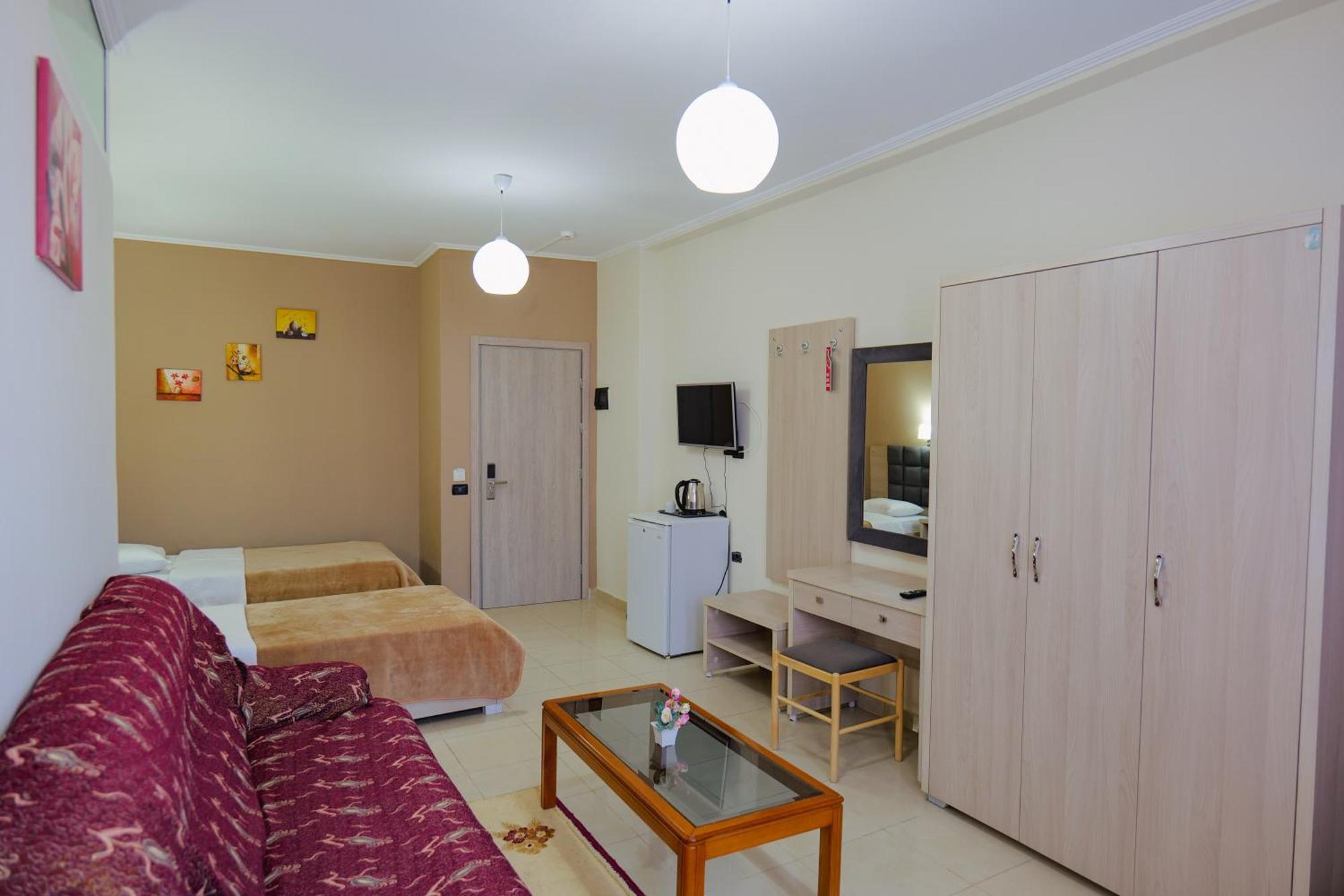 Hotel Mediterrane Саранда Экстерьер фото